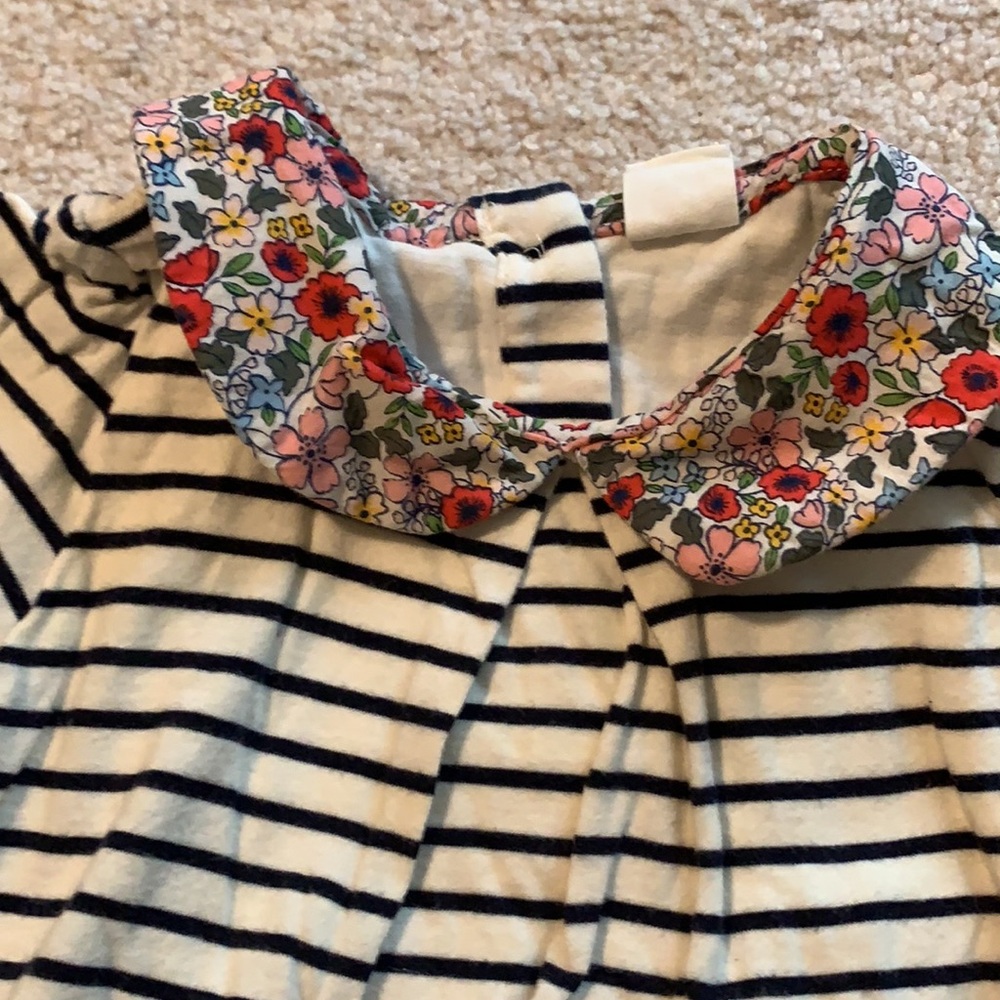 Adorable floral and striped coordinating set - Picture 2 of 9